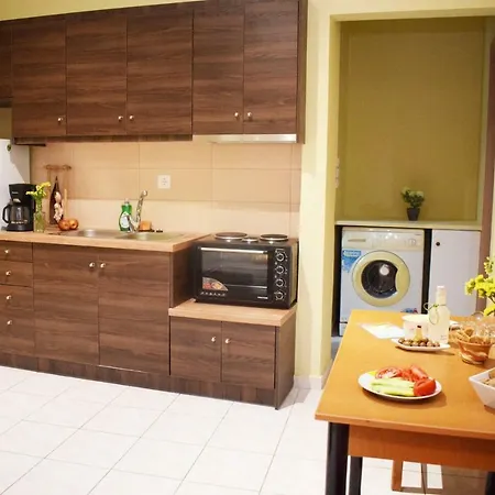 Chrysa's Apartment, First Floor شقة ريثيمنو